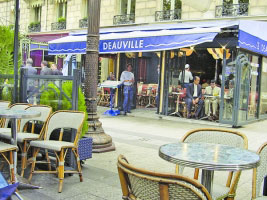 مقاهي باريس... تخسر جاذبيتها