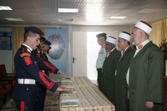 خريجو كلية الأمير الحسن للعلوم الإسلامية يؤدون القسم القانوني