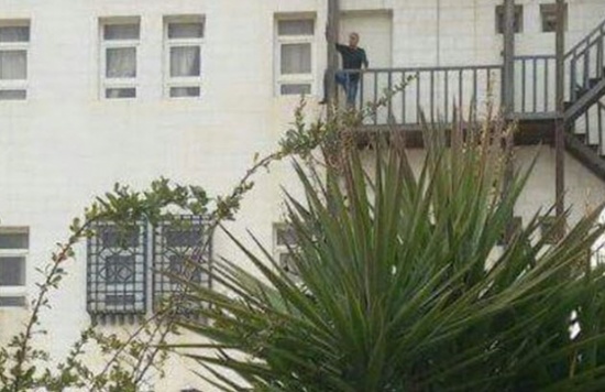 بالصور . . طالب يحاول الانتحار في جامعة البلقاء التطبيقية بالصور . . طالب يحاول الانتحار في جامعة البلقاء التطبيقية
