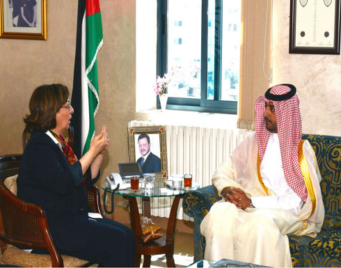 وزيرة التنمية تبحث مع السفير القطري اوجه التعاون بين البلدين