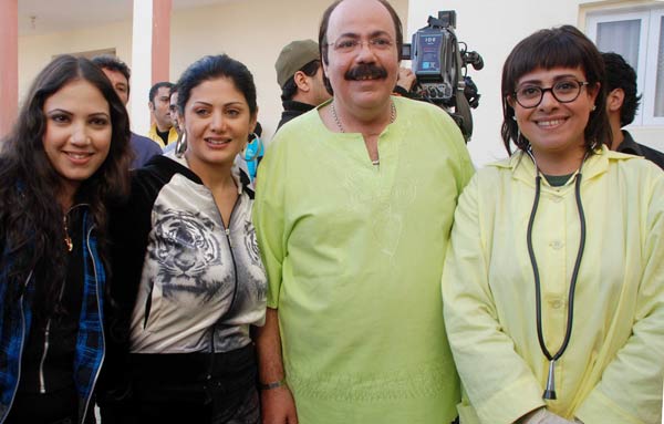 نشوى مصطفى تساعد طلعت زكريا على تخطي مرضه النفسي ( مصور) 