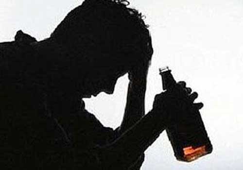 خمور محلية أودت بحياة 4 ليبيين وأصابت 69 بحالات تسمم 10 منهم في حال الخطر