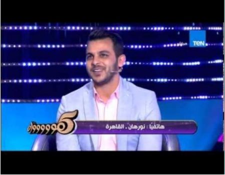محمد رشاد يغازل متصلة على الهواء: «نتقابل على فيس بوك» محمد رشاد يغازل متصلة على الهواء: «نتقابل على فيس بوك»