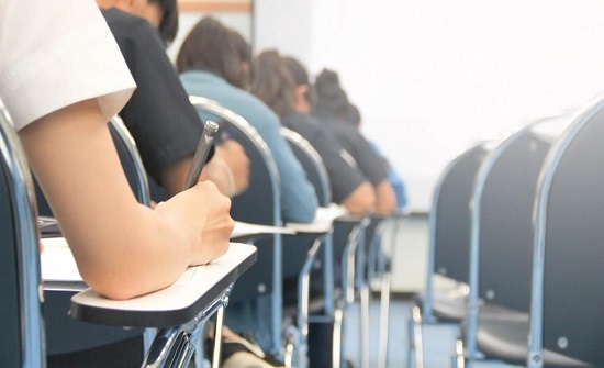 طلبة التوجيهي يتقدمون اليوم لمبحث اللغة الإنجليزية طلبة التوجيهي يتقدمون اليوم لمبحث اللغة الإنجليزية