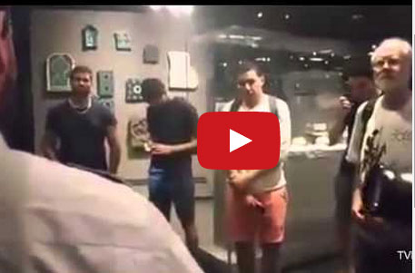 دهشة مواطن أوروبي بعد سماعه القرآن لأول مرة