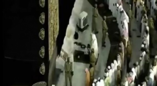 شاهد: مؤذن الحرم المكي يسبق الإمام بتكبيرة الإحرام.. وأكاديمي: يوضح الحكم شاهد: مؤذن الحرم المكي يسبق الإمام بتكبيرة الإحرام.. وأكاديمي: يوضح الحكم