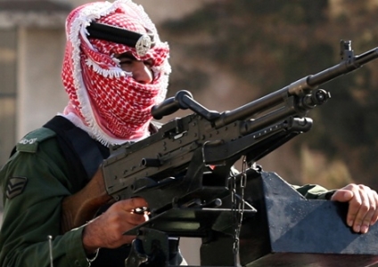 قوات البادية تداهم منزلاً وتلقي القبض على كبار مروجي المخدرات قوات البادية تداهم منزلاً وتلقي القبض على كبار مروجي المخدرات