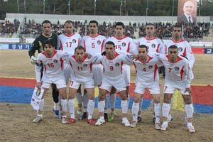 المنتخب الوطني لكرة القدم في مواجهة حاسمة مع سنغافورة غدا