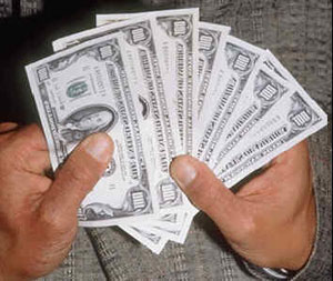 الدولار يهبط لادنى مستوى في أكثر من شهرين مقابل الين