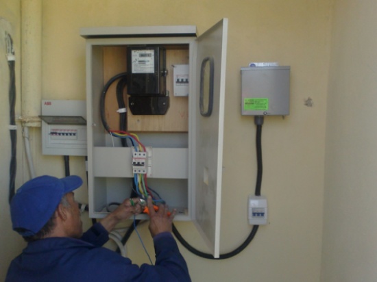 "كهرباء إربد" تستعين بالأمن لتسهيل مهمة موظفيها