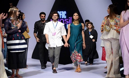 بالصور.. أول مذيعة متحولة تشعل مواقع التواصل الاجتماعي