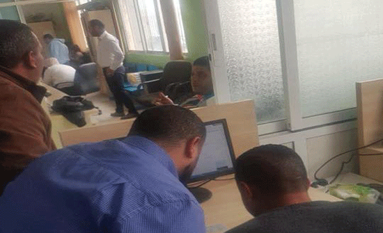 الأمانة تفتتح محطة دفع إلكتروني في مركز ترخيص السلط