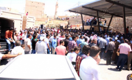 شبان في وادي موسى يطالبون بحقوقهم المالية من تجار " التغريم " شبان في وادي موسى يطالبون بحقوقهم المالية من تجار " التغريم "