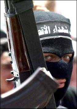 (شهداء الأقصى): إسرائيل تلاحق من شملهم العفو والسلطة مكتوفة الأيدي 