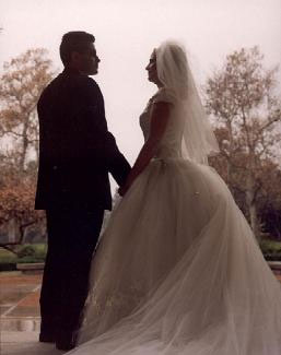 عروسان يمضيان ليلة زفافهما في السجن