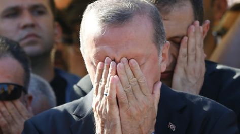 ألبيرق: أردوغان توضأ وصلى ركعتين ثم نادى يا الله بعد علمه بالانقلاب ألبيرق: أردوغان توضأ وصلى ركعتين ثم نادى يا الله بعد علمه بالانقلاب