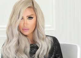 بالفيديو- مايا دياب تقود سيّارة تاكسي وتقلّ الركّاب!!