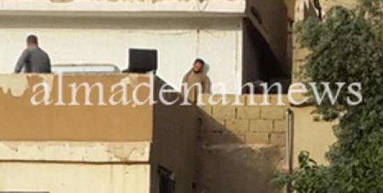 صورة : انتحار شاب شنقا في شارع الاستقلال صورة : انتحار شاب شنقا في شارع الاستقلال