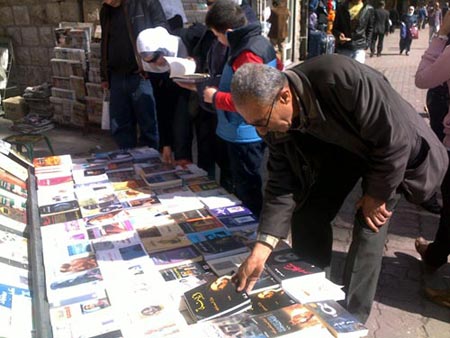 أقدم بائع كتب في عمان : اجمل لحظات حياتي عندما صافحت الملك .. ( بالفيديو ) أقدم بائع كتب في عمان : اجمل لحظات حياتي عندما صافحت الملك .. ( بالفيديو )