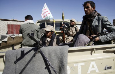 مسلحو الحوثي يغلقون منافذ رئيسية بصنعاء لمنع تظاهرات رافضة لهم