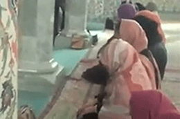 نساء يقتحمن  مسجد بواشنطن للصلاة مع الرجال