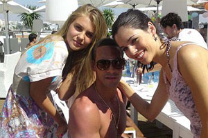 عارضة أزياء إسرائيلية تفضح قائد إنجلترا الجديد