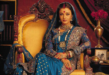 هندي يعرض زوجته على شاب سعودي وسيم