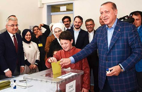 تركيا تمرر التعديلات الدستورية وسط طعن المعارضة تركيا تمرر التعديلات الدستورية وسط طعن المعارضة