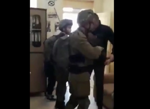 بالفيديو : الاحتلال يعتقل شقيق الشهيد ابو ليلى ذا السبع سنوات