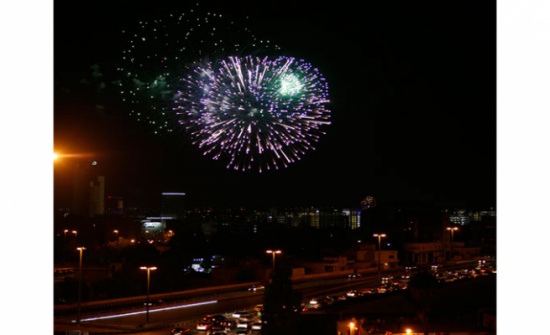 100 ألف مواطن يشاهدون عرض الألعاب النارية باحتفالية النهضة 100 ألف مواطن يشاهدون عرض الألعاب النارية باحتفالية النهضة