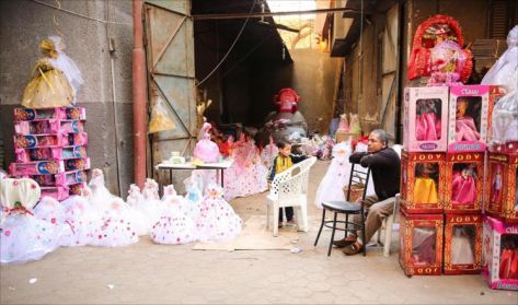 ''عروس المولد'' المصرية تنزع الحجاب وترتدي ملابس رقص ''عروس المولد'' المصرية تنزع الحجاب وترتدي ملابس رقص