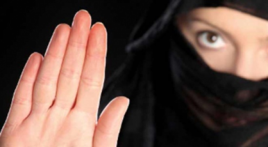 سعودية تطلب الطلاق بسبب الأفلام الإباحية ! سعودية تطلب الطلاق بسبب الأفلام الإباحية !