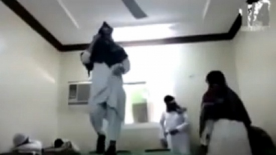 "عرض أزياء" بمدرسة سعودية !