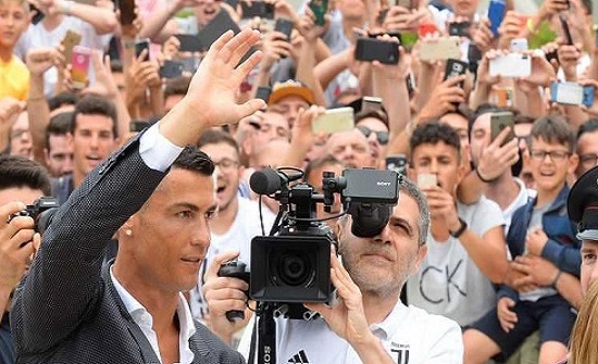 رئيس نادي نابولي: لهذا رفضت ضم رونالدو