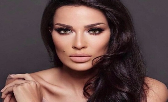 نادين نسيب نجيم بملابس رياضية بألوان زاهية – بالصورة