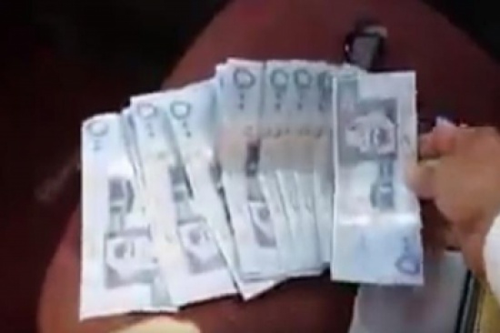 فيديو : مزور يحتال على تاجر