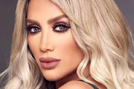 بالصورة: مايا دياب بأحضان رجل.. من هو؟ بالصورة: مايا دياب بأحضان رجل.. من هو؟