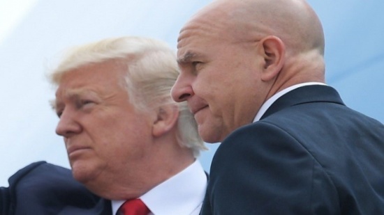 ترامب مدافعا عن مستشاره: إنه مؤيد لإسرائيل!