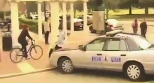 دورية شرطة تصدم شابا وتغادر بهدوء