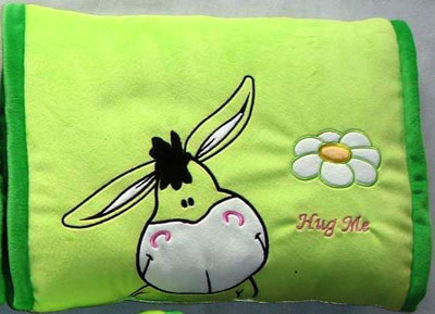 كوري يتزوج من محبوبته الـ"مخدة" 