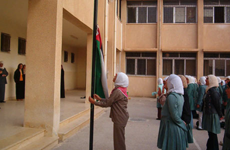 مدير تربية ذيبان يتوعد المعلمين
