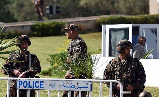 محاكمة ضباط جزائريين كبار بتهمة الفساد