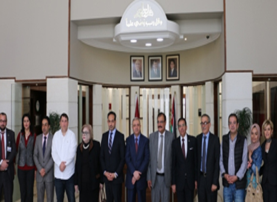 مدير هيئة الاعلام يحاضر في جامعة الشرق الأوسط مدير هيئة الاعلام يحاضر في جامعة الشرق الأوسط