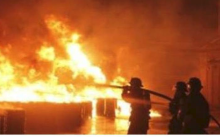 اطفاء حريق هائل ببغداد