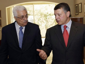 الملك يطمئن على صحة الرئيس الفلسطيني