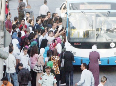 مياه متسربة من تدفئة حافلة تصيب 3 اشخاص بحروق