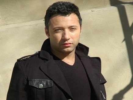 أحمد فهمي يردّ على شائعة خطوبته من زينة أحمد فهمي يردّ على شائعة خطوبته من زينة