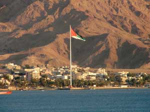 اعضاء اللجنة السياحية في الاعيان يزورون العقبة  