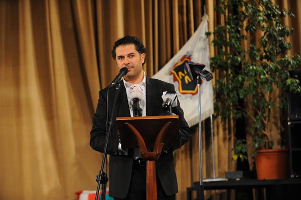 بالصور طلاب مدرسة الفرير مون لاسال يكرمون راغب علامة بزرع شجرة تحمل اسمه