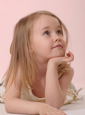 نجاة طفلة بعد سقوطها من الطابق الـ 14